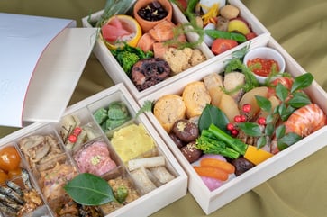 Photo Japanese bento boxes filled with vegetables by Kouji Tsuru from Unsplash